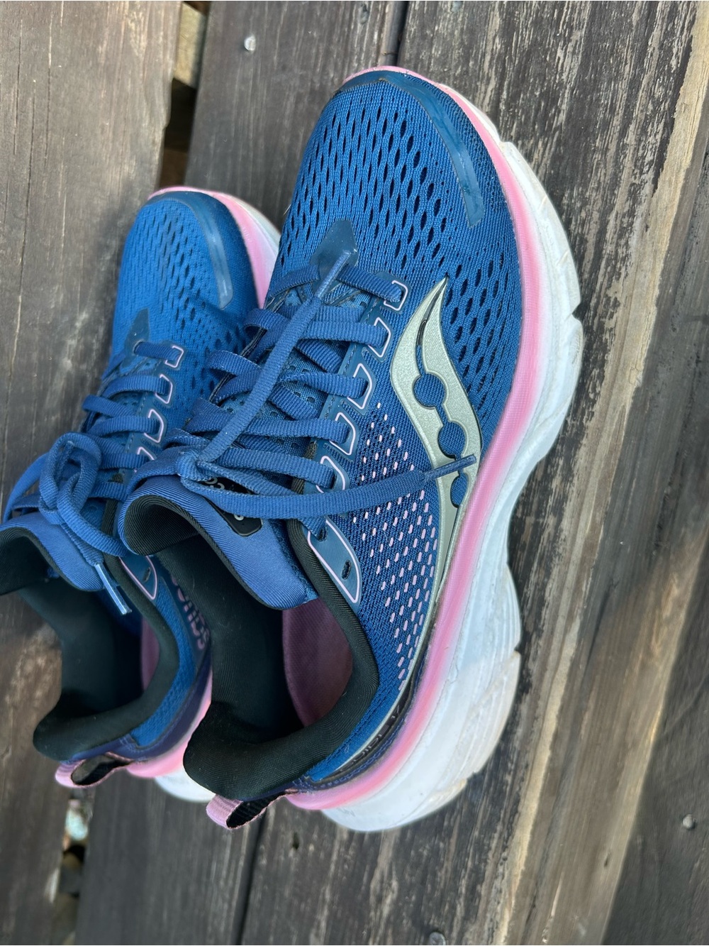 Saucony Women's Blue and Pink Running Shoes